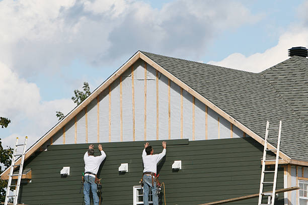 Professional Siding Installation technician working in Bellaire, TX